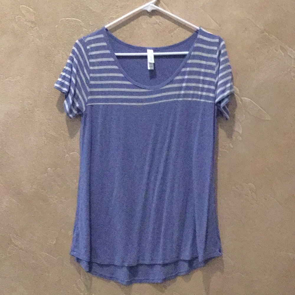 EUC Lularoe Classic T size S